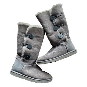 UGG Australia Bailey Button Triplet Grey Tall Sheepskin Cozy Boots Womens 9 Y2K